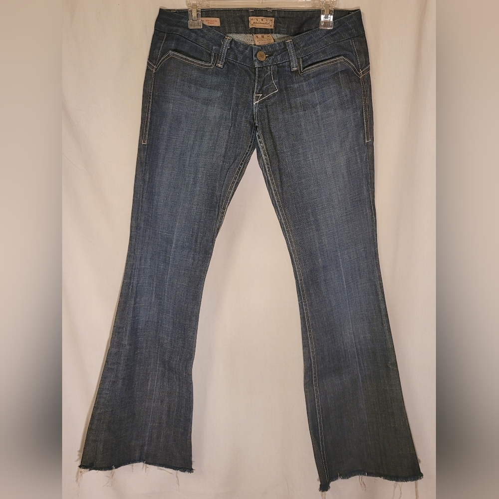 Blue Jeans - Picture 2 of 3
